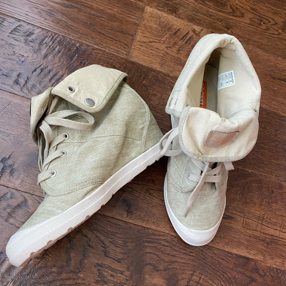 Rocket dog wedge tennis shoe/boot. Size 8.5 - Picture 2 of 10